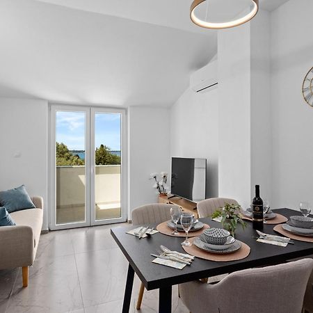 Apartment Nenad - Amazing Sea View ! Only 500 Meters From The Beach ! Фажана Экстерьер фото